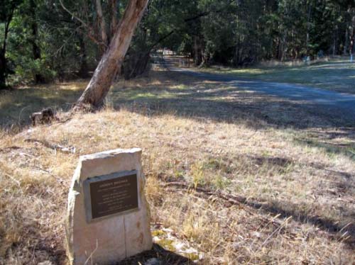 plaque commenorating Linton's Diggings